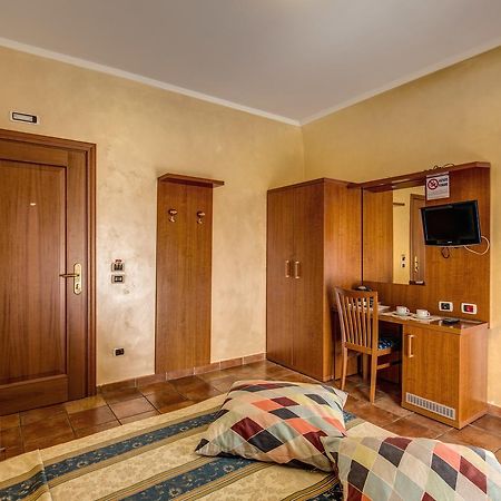 Hotel Maryelen 2 Рим Экстерьер фото