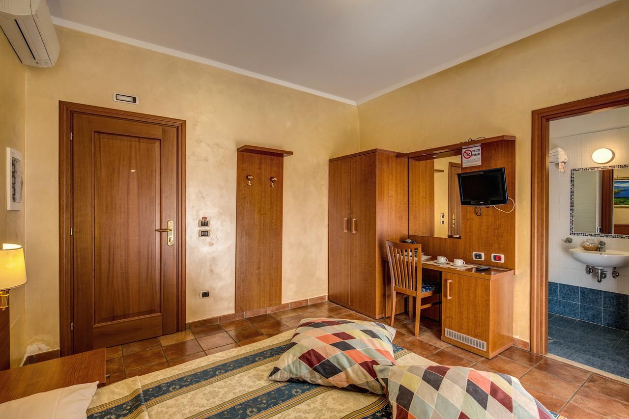 Hotel Maryelen 2 Рим Экстерьер фото
